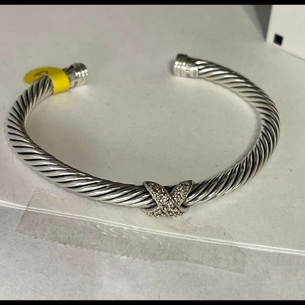 David Yurman Single X 18k gold/Diamond Cable Cuff - Picture 9 of 12